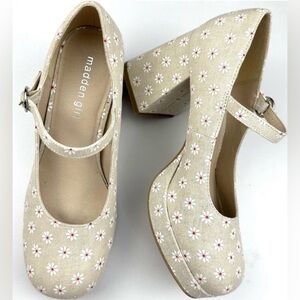 MADDEN GIRL MANTLE DAISY PRINT MARY JANES Sz.8. MINOR IMPERFECTION SEE PHOTOS.